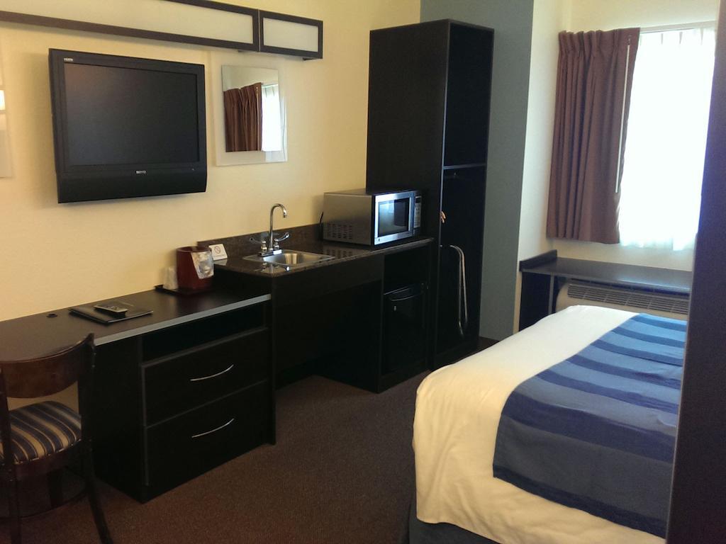 Three Rivers Inn & Suites 포트아더 객실 사진