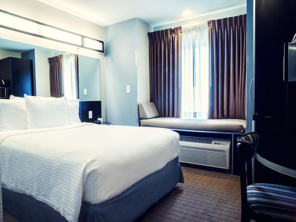 Three Rivers Inn & Suites 포트아더 객실 사진