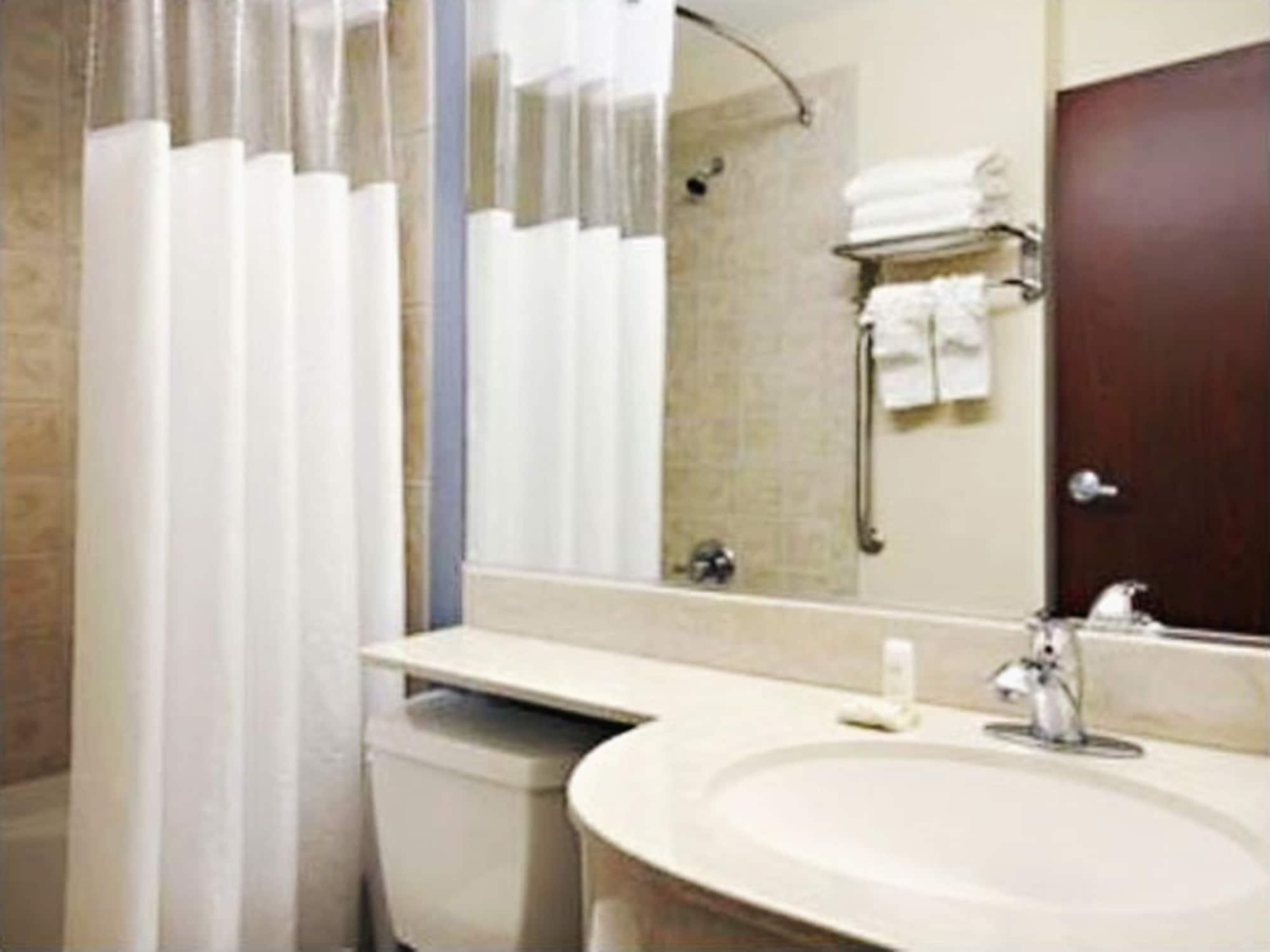 Three Rivers Inn & Suites 포트아더 객실 사진